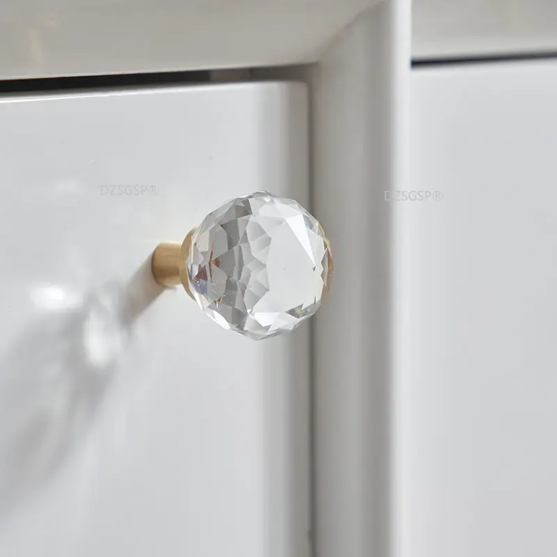 כדור הבדולח + פליז ידיות דלת הארון להתמודד עם זכוכית וכפתורים אור יוקרה למגירה מושך הביתה ריהוט למטבח חומרה התמונה 5